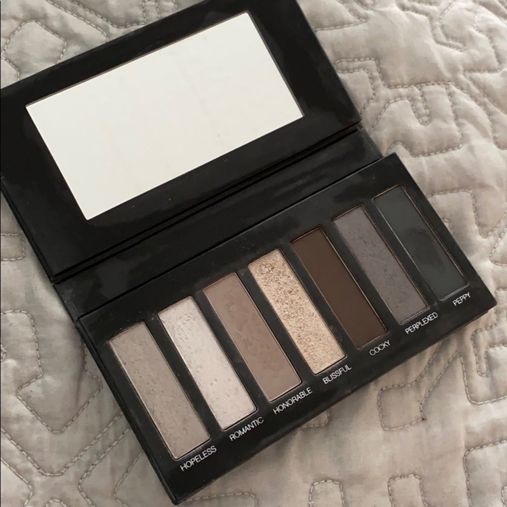 Younique eyeshadow palette